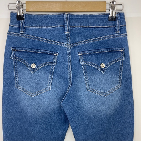 YMI Flare Jeans Women’s 3/26 Medium Wash Denim Back Flap Button Pockets - Picture 11 of 16